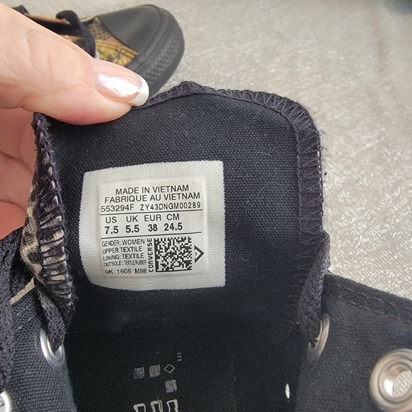 Converse Chuck Taylor 553294F Women's Digital Black Pink Floral Print Size 7.5 - Picture 2 of 6